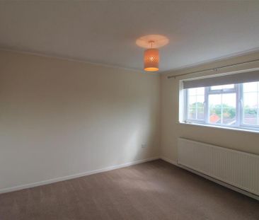 4 bedroom detached house to rent - Photo 3