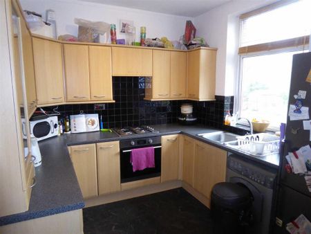 2 bedroom end of terrace house to rent - Photo 5