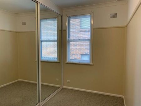 Charming Family Home with Spacious Backyard and Modern Comforts - Photo 5