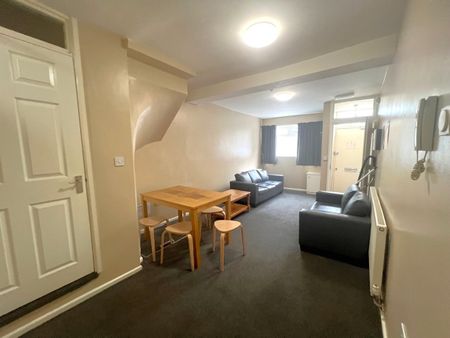 5 Bed Terraced House, Stokes Croft, BS1 - Photo 2