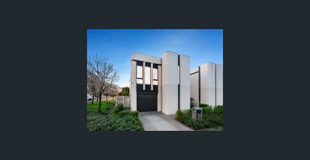 Beautiful 3 Bedroom Townhouse - Photo 2