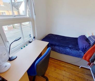 3 bedroom semi-detached house to rent - Photo 2