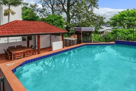 Discover the perfect blend of comfort and convenience in this ultra-affordable rental located in the heart of New Farm. - Photo 3