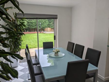 6 bedroom detached house to rent - Photo 5