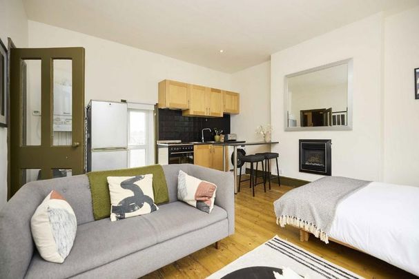 Studio to rent - Photo 1