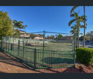 Stylish and Spacious – Renovated Townhouse for Lease - Photo 5