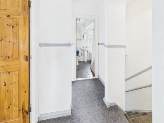 3 bedroom Terraced House to rent - Photo 1