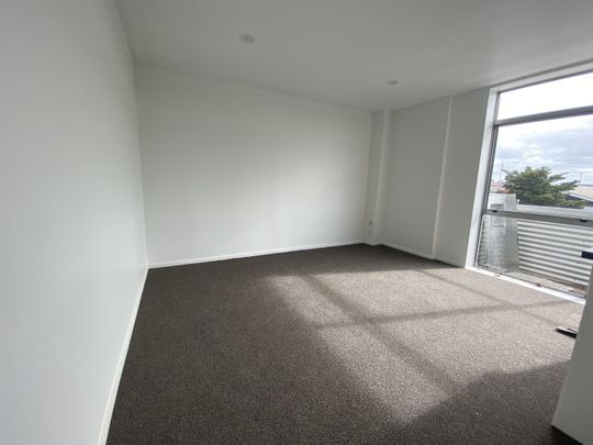 Renovated Otahuhu Apartment - Photo 1