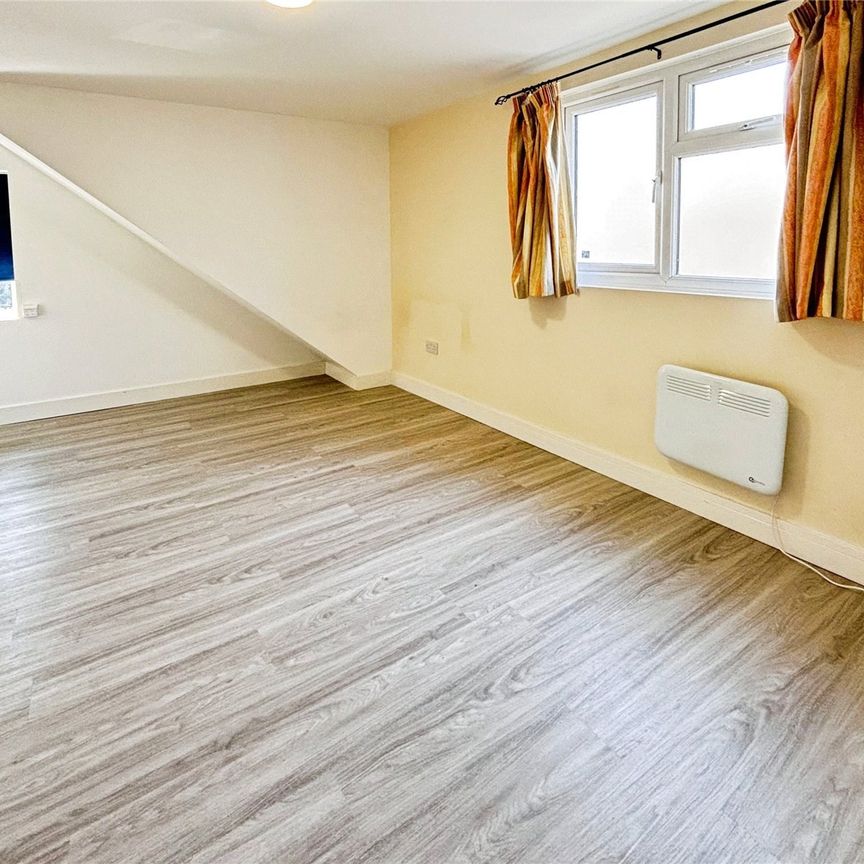 Thorney Mill Road, Iver, Buckinghamshire, SL0 - Photo 1