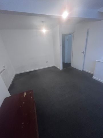 1 Bed Flat, Huntly Road, L6 - Photo 2