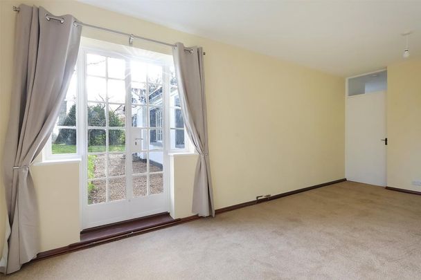 3 bedroom bungalow to rent - Photo 1