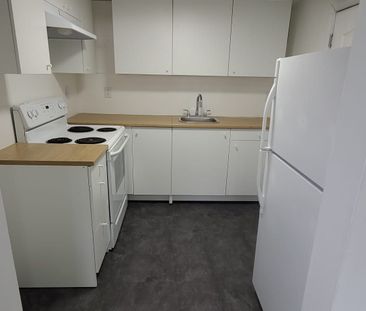 For Lease - 24 Chilton Drive, Hamilton, Ontario - Photo 4