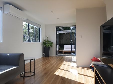 Spacious Family Home in Massey - Photo 4