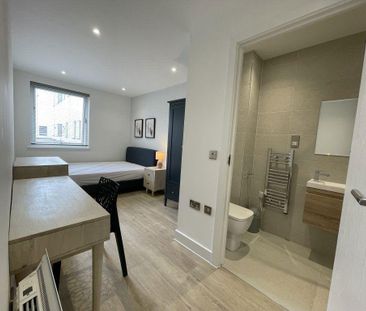 1 bedroom in a house share to rent - Photo 4