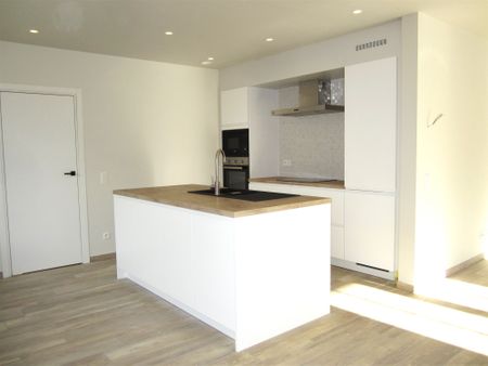 Prachtige halfopen pastoriewoning van 160m² met zuidgericht terras v 31m², balkon, zonnepanelen en drie staanplaatsen. - Photo 5