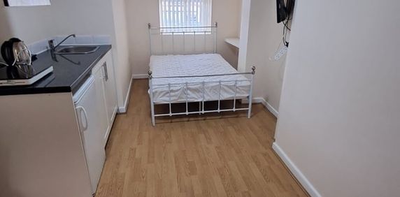 Studio Flat, Scotland Road, L5 - Photo 2