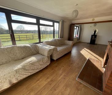 4 bedroom equestrian property to rent - Photo 2