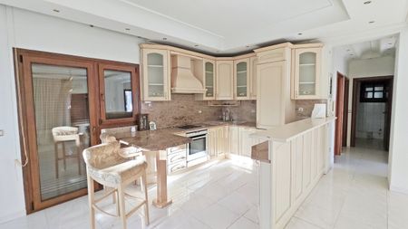 Ενοικιάζεται Πολυτελής Μονοκατοικία 240 τ.μ. στο Ωραιόκαστρο - Photo 3
