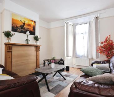 3 bedroom flat to rent - Photo 2