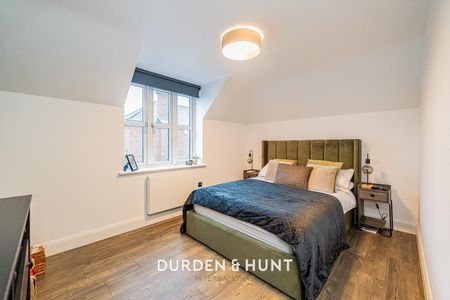 Auction Square, Market Place, Abridge - Photo 3