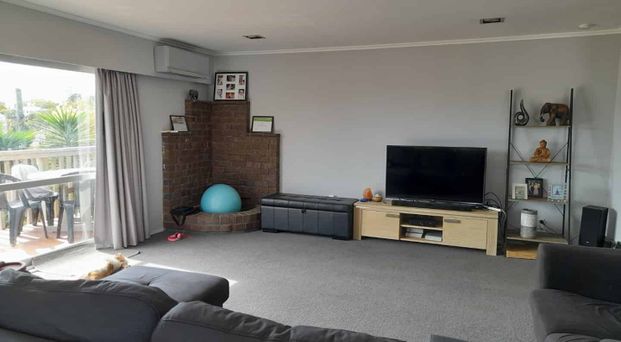 Great views from this 3 Bedroom Home - Photo 1