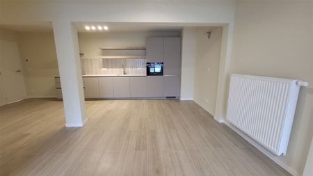 Gerenoveerd 3-slpkr appartement + ruim terras| Antwerpen-Centrum - Photo 2