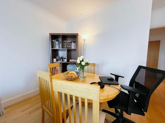 2 bedroom Flat To Let - Photo 1