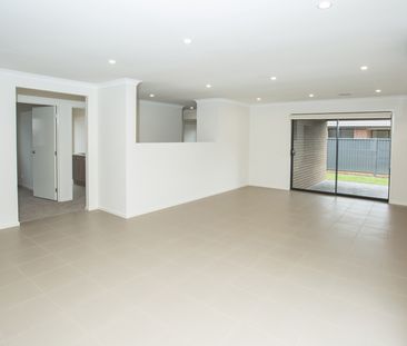 Room To Move in Established Alfredton - Photo 2