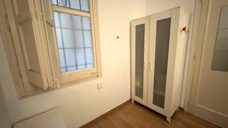 Room in a shared 6-bedroom apartment for rent in Vila de Gràcia, suitable for students - Foto 4