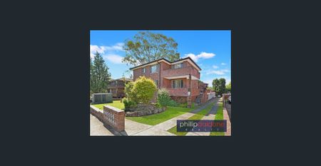 MODERN, UPDATED 2 BEDROOM UNIT... - Photo 2