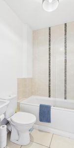 5 Old Church Square, Dundonald, Belfast, BT16 2FD - Photo 3