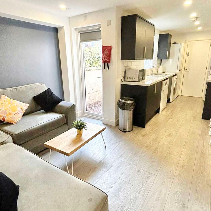 Hollis Road Room 4 - Photo 1