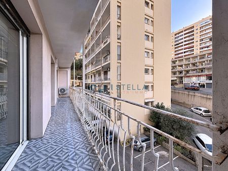 Beau T4 Spacieux avec Vue Mer Secteur Parc San Lazaro, - Photo 5