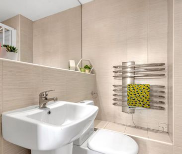 3 bedroom flat to rent - Photo 6