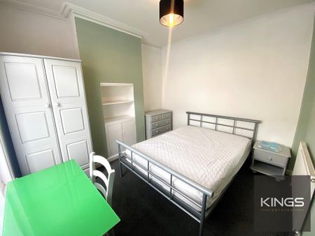 4 bedroom terraced house to rent - Photo 5