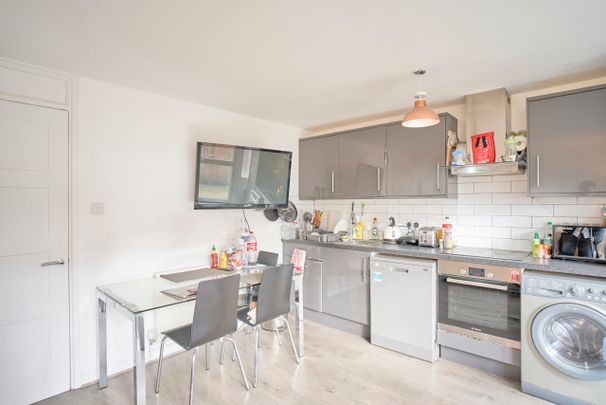 Howcroft House – Room 3 - Photo 1