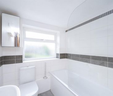 2 bedroom end of terrace house to rent - Photo 3