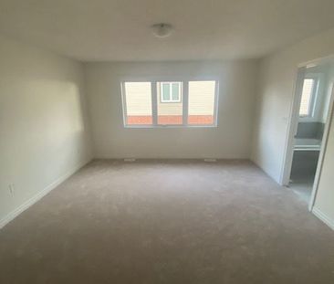 For Lease - 92 Phoenix Boulevard, Barrie, Ontario - Photo 2