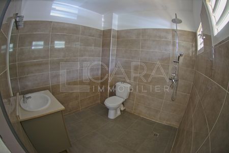 Location Appartement 3 pièces 82m² REMIRE MONTJOLY 97354 - Photo 5