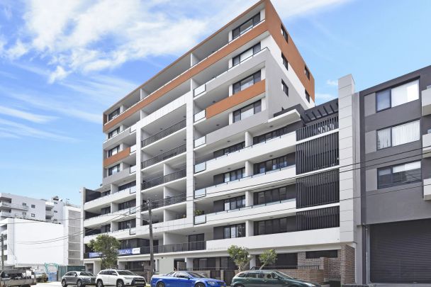 Well maintained spacious apartment - Photo 1