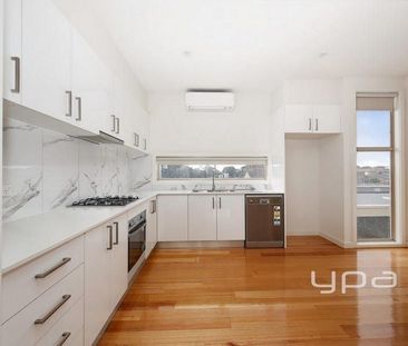 Charming Duplex in Convenient Fawkner Location - Photo 3
