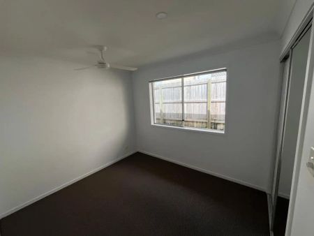 “Modern Family Home!” - Photo 2