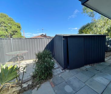 Spacious 3 x 1 Home - 6 month lease only - Photo 4