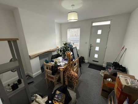 3 bedroom end of terrace house to rent - Photo 5