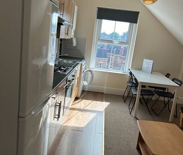 4 Bed Flat, Whiteladies Road, BS8 - Photo 2