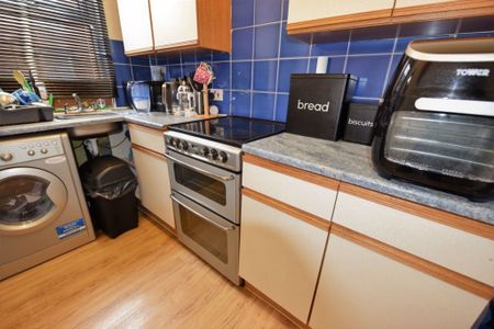 3 bedroom House in Thornville Grove, Leeds - Photo 4