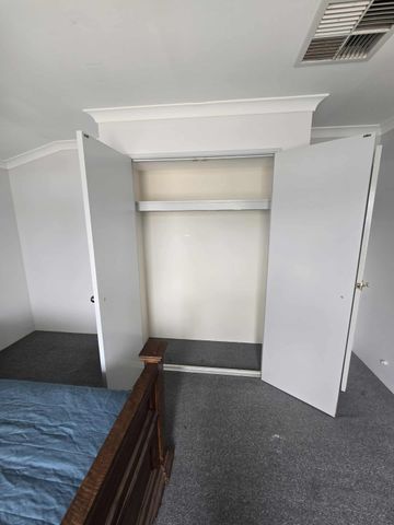 Jane Brook - Photo 2