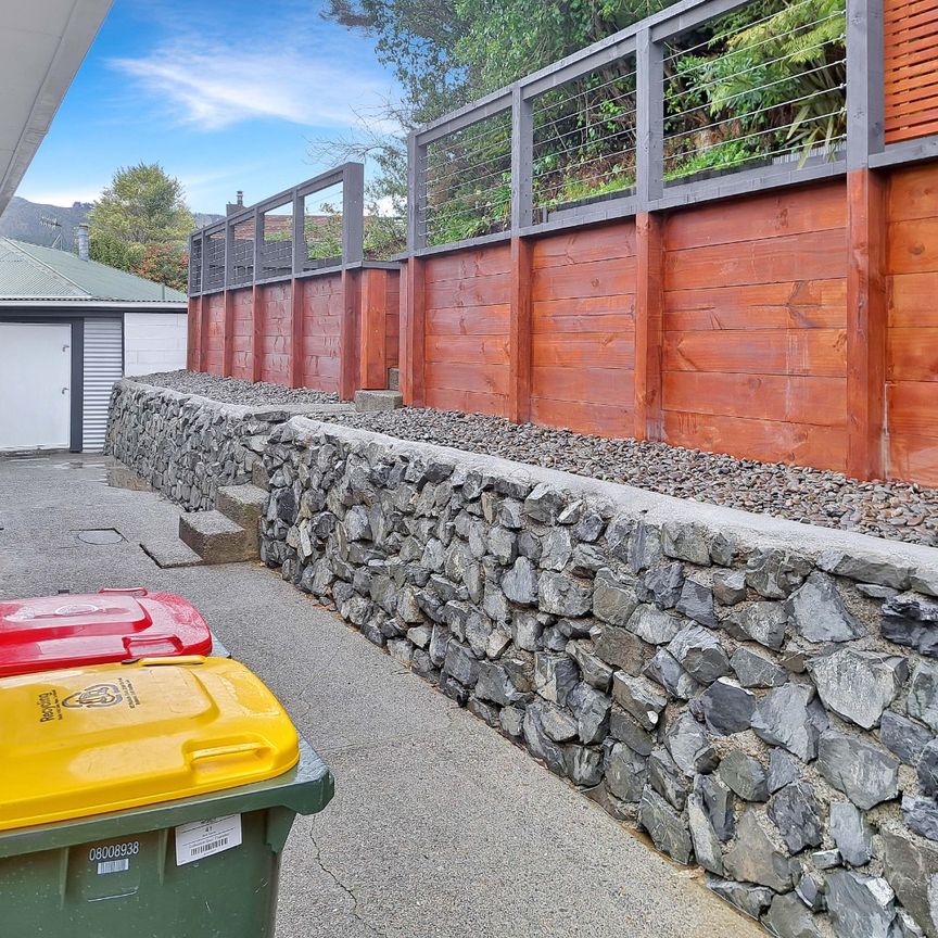Beautifully renovated 3-bedroom family home. - Photo 1