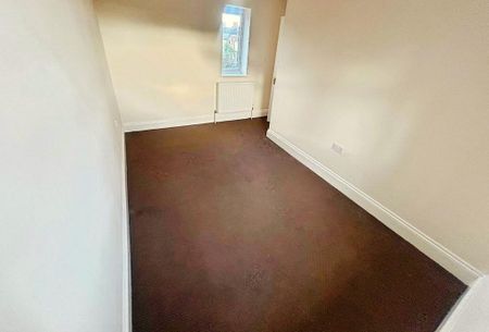 3 bedroom end of terrace house to rent - Photo 2