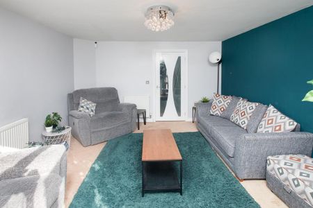 3 bedroom end of terrace house to rent - Photo 4